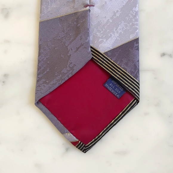 NWOT. B.D Baggies 100% Silk Tie with Multicolor Design Pattern. - Picture 4 of 5